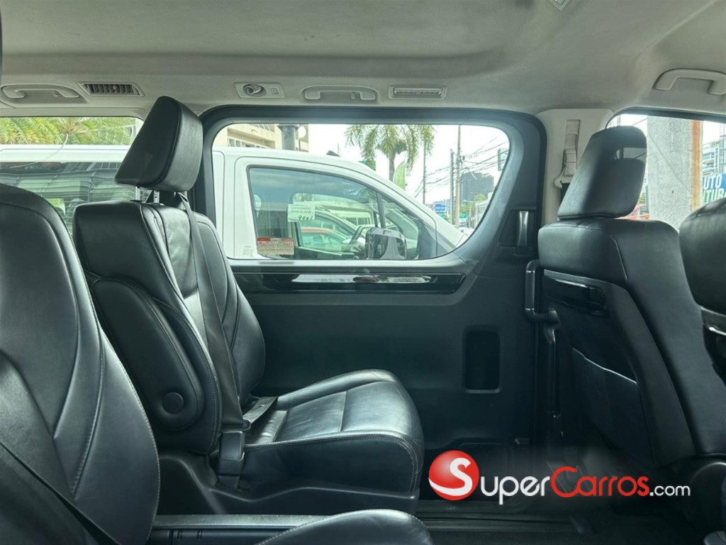 2020 Toyota Hiace GL — foto 5 / 7