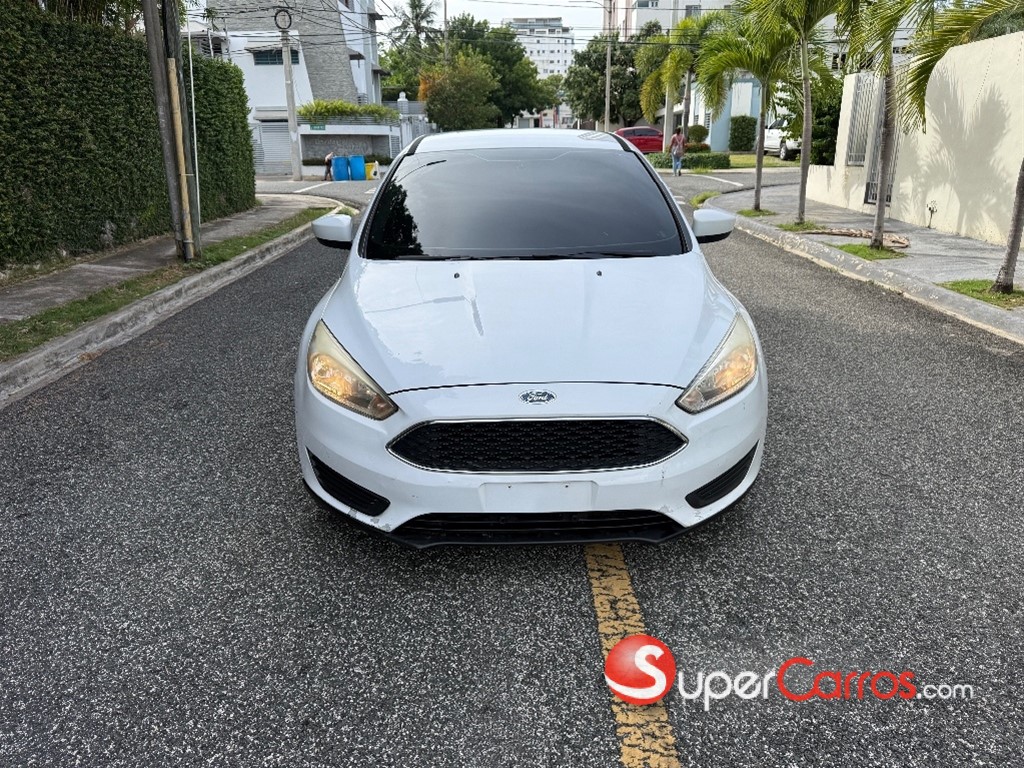 2018 Ford Focus SES — foto 2 / 10
