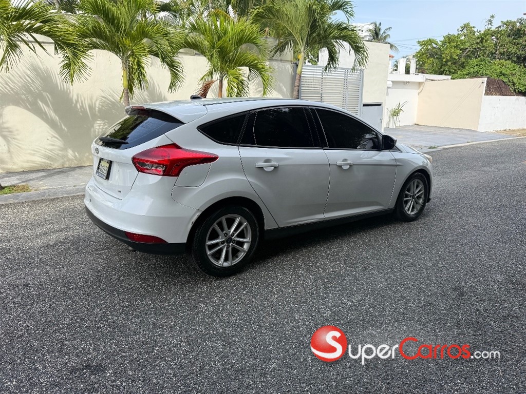 2018 Ford Focus SES — foto 4 / 10