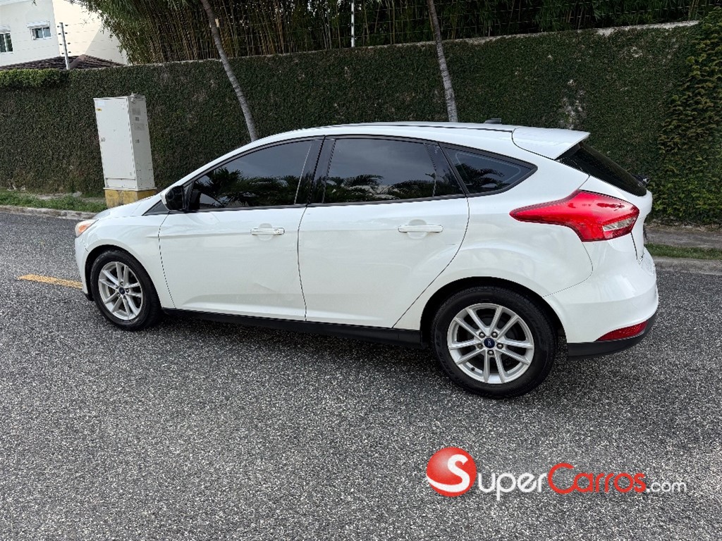 2018 Ford Focus SES — foto 6 / 10