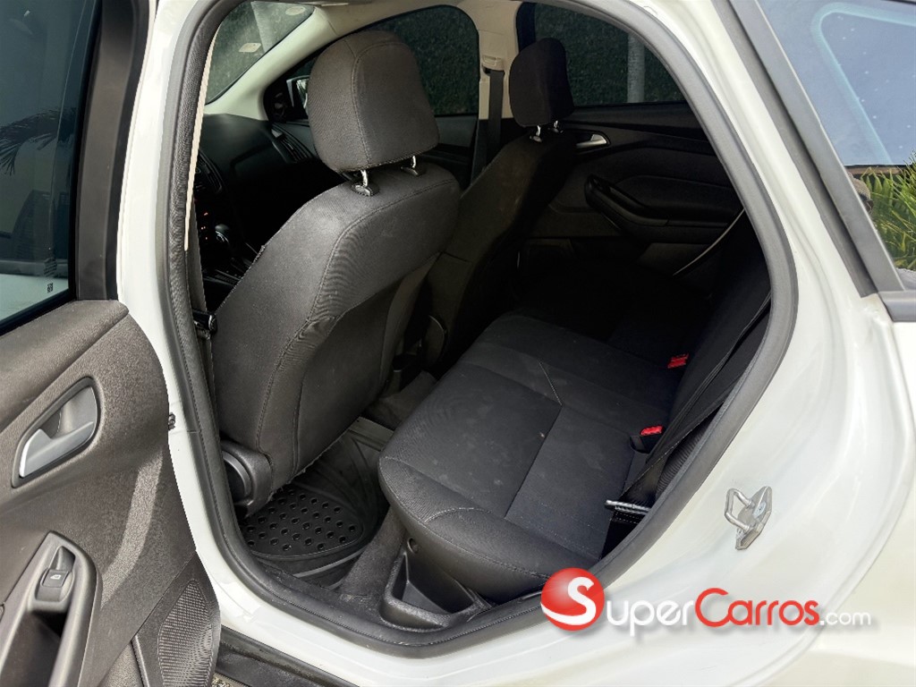 2018 Ford Focus SES — foto 8 / 10