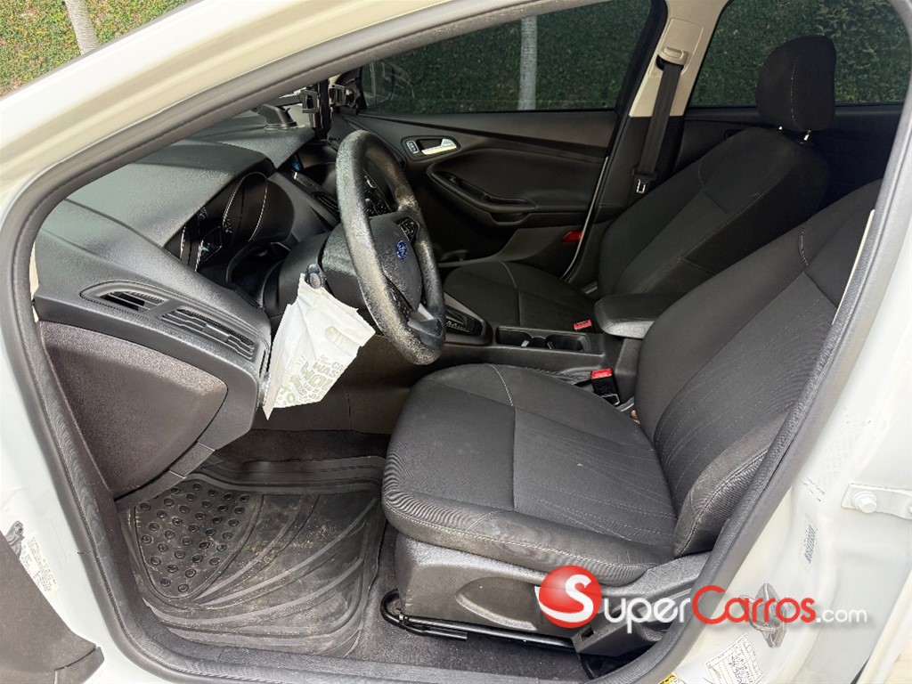 2018 Ford Focus SES — foto 9 / 10