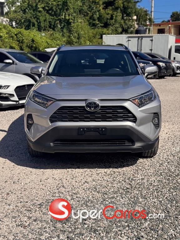 2020 Toyota RAV4 XLE PLUS — foto 2 / 9