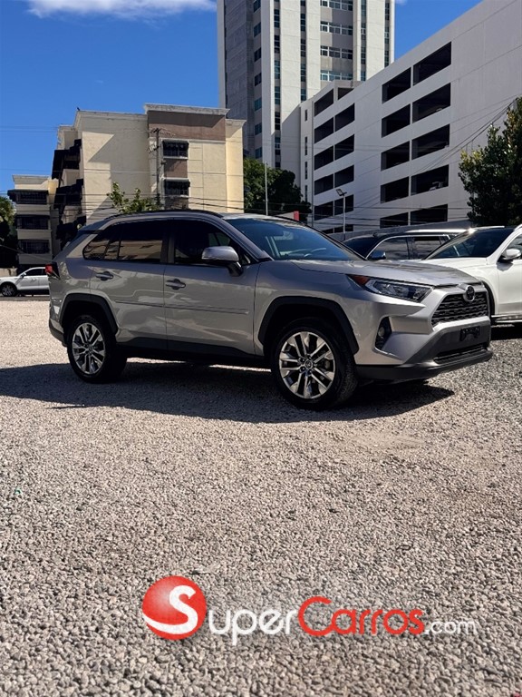 2020 Toyota RAV4 XLE PLUS — foto 3 / 9
