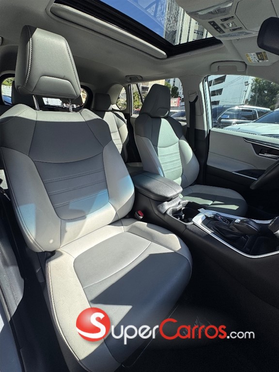 2020 Toyota RAV4 XLE PLUS — foto 5 / 9