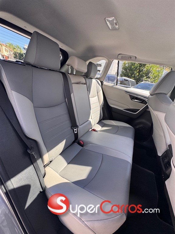 2020 Toyota RAV4 XLE PLUS — foto 6 / 9