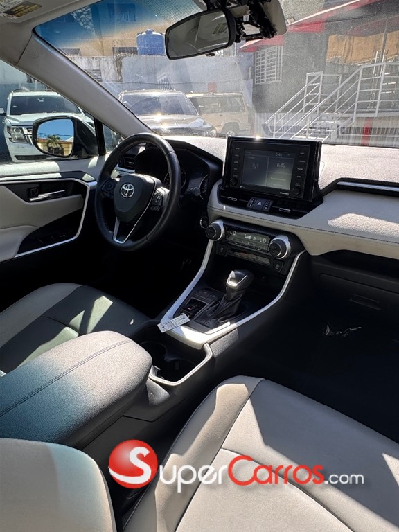 2020 Toyota RAV4 XLE PLUS — foto 7 / 9