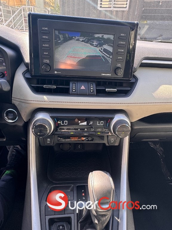 2020 Toyota RAV4 XLE PLUS — foto 8 / 9