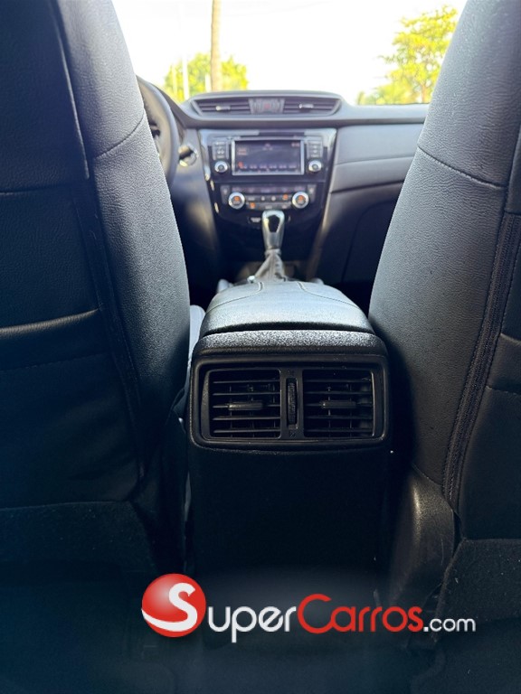 2020 Nissan Rogue — foto 11 / 12