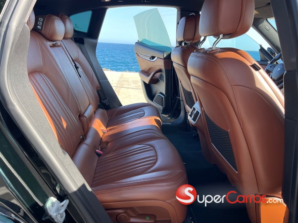 2017 Maserati Levante — foto 9 / 12