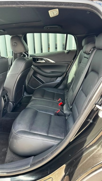 2019 Infiniti QX-30 — foto 6 / 7