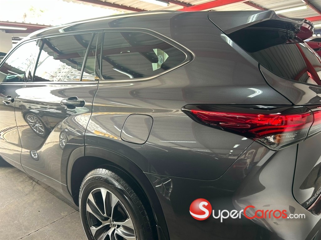 2021 Toyota Highlander XLE — foto 2 / 3