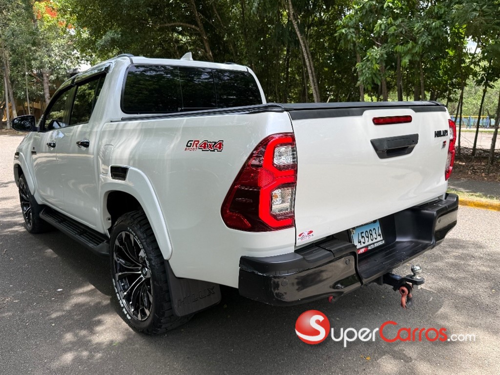 2022 Toyota Hilux GR Sport — foto 5 / 10