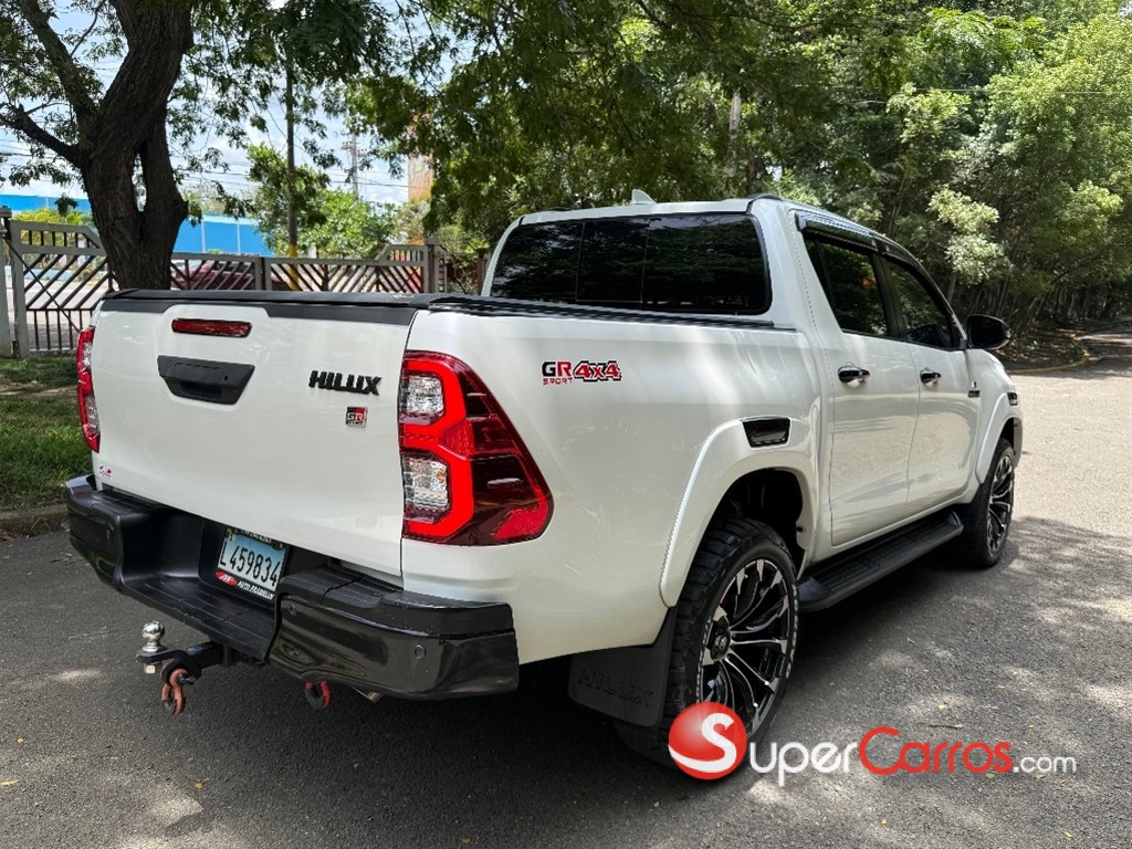 2022 Toyota Hilux GR Sport — foto 6 / 10