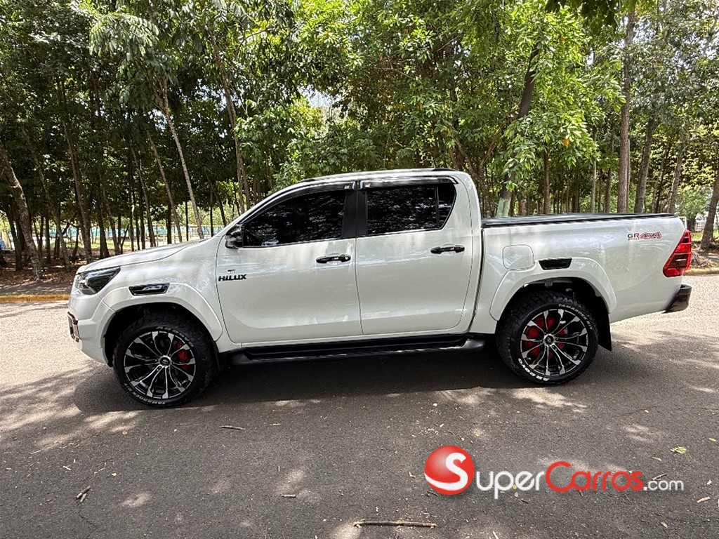 2022 Toyota Hilux GR Sport — foto 7 / 10
