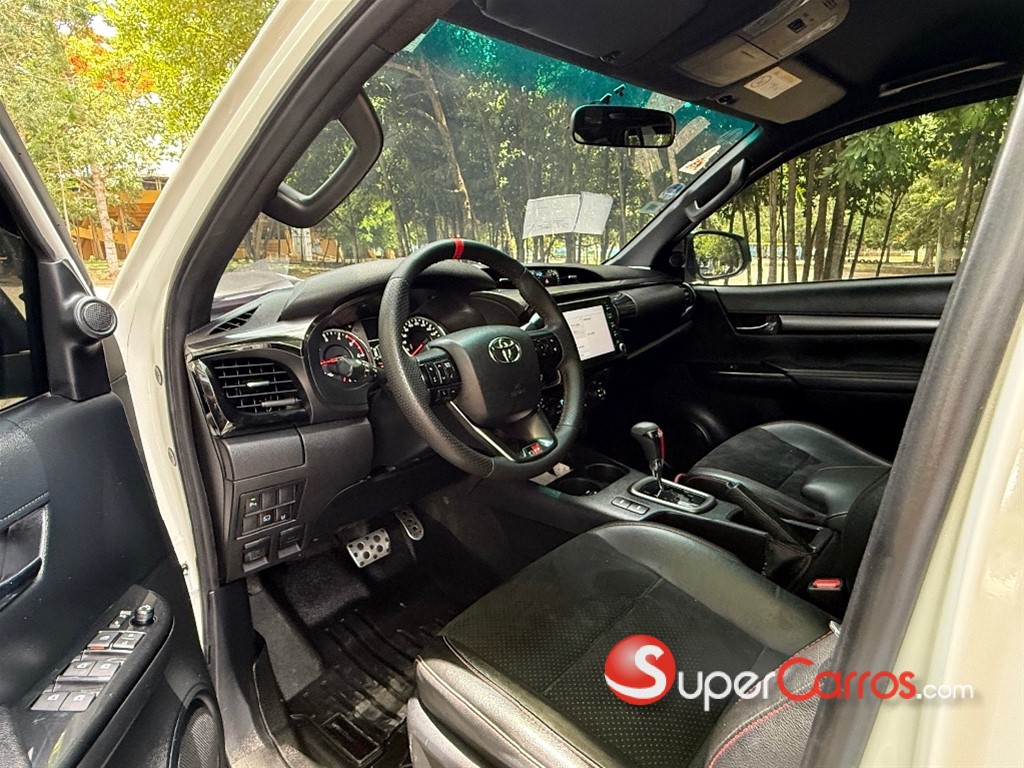 2022 Toyota Hilux GR Sport — foto 9 / 10