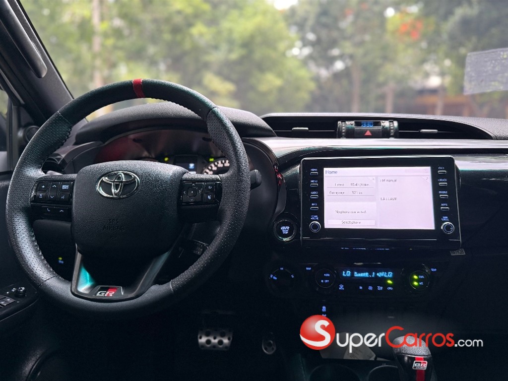 2022 Toyota Hilux GR Sport — foto 10 / 10