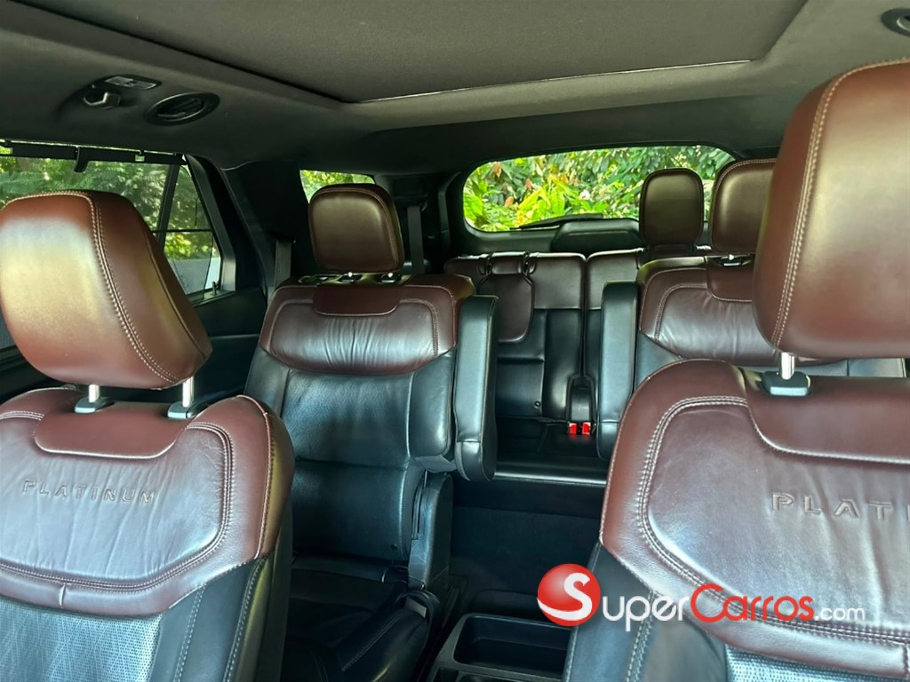 2020 Ford Explorer Platinum — foto 10 / 10