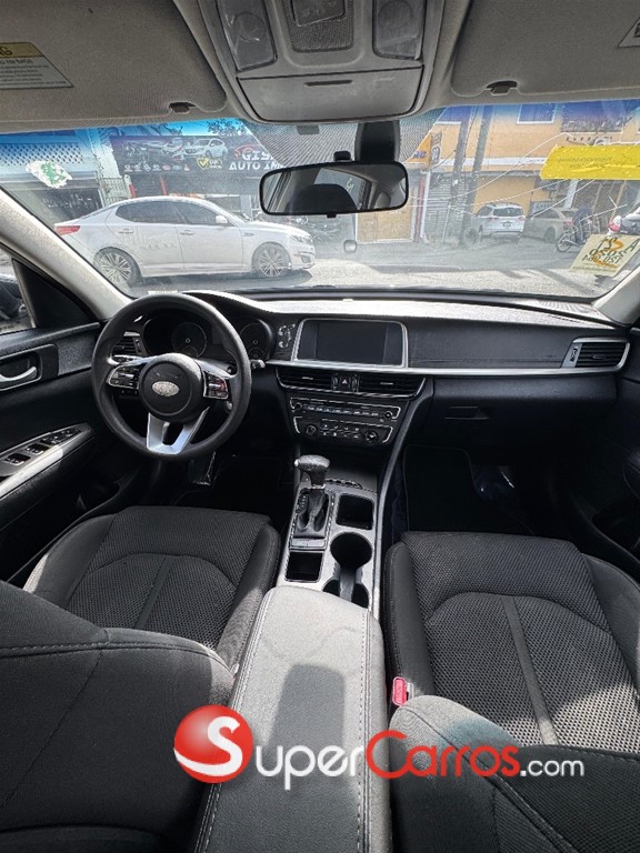 2020 Kia Optima LX — foto 8 / 10