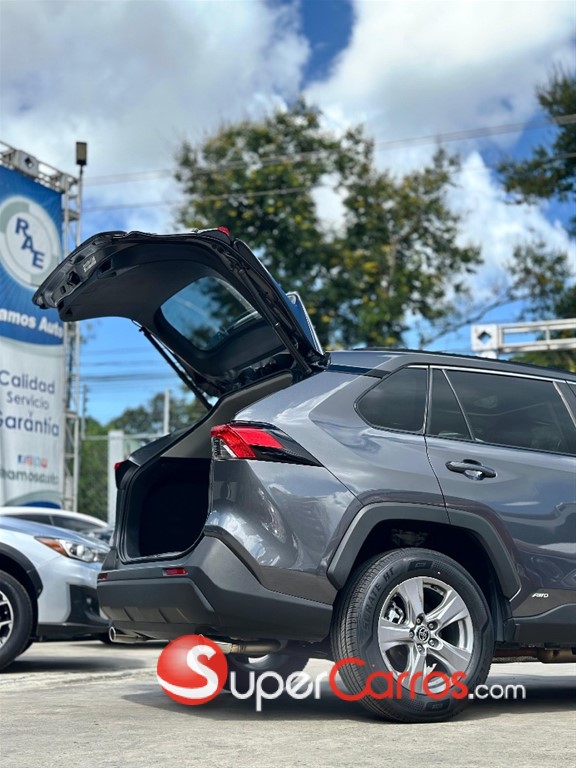 2022 Toyota RAV4 XLE Hybrid — foto 5 / 12