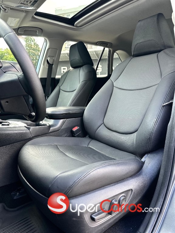 2022 Toyota RAV4 XLE Hybrid — foto 7 / 12