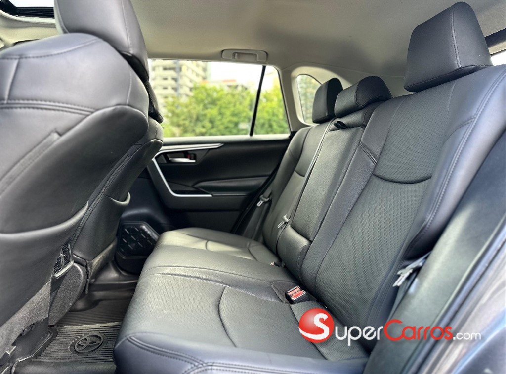 2022 Toyota RAV4 XLE Hybrid — foto 8 / 12