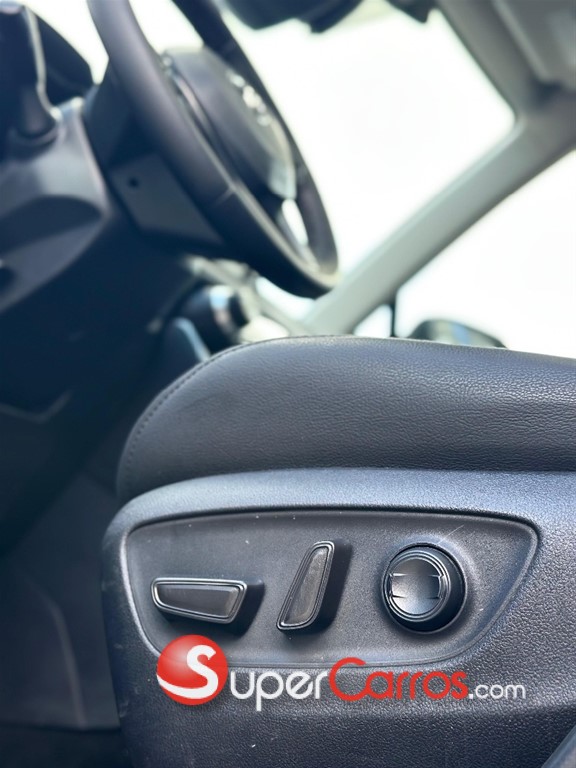 2022 Toyota RAV4 XLE Hybrid — foto 9 / 12