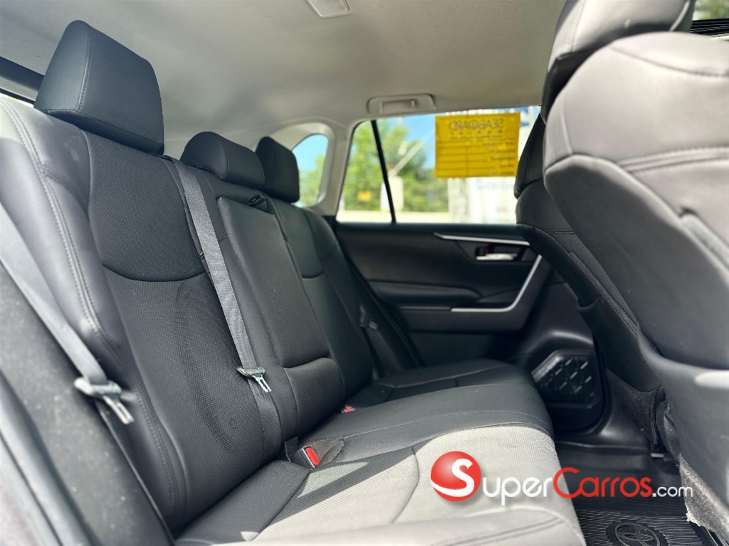 2022 Toyota RAV4 XLE Hybrid — foto 11 / 12