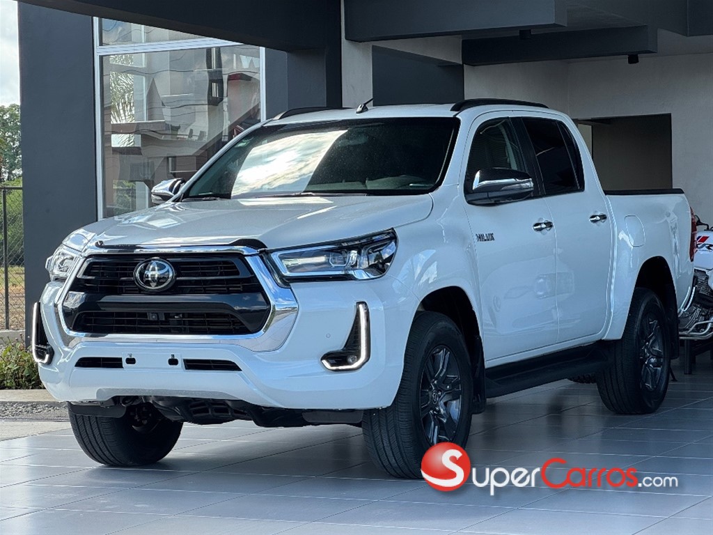 2025 Toyota Hilux SRV