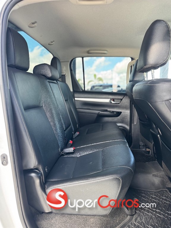 2025 Toyota Hilux SRV — foto 7 / 10