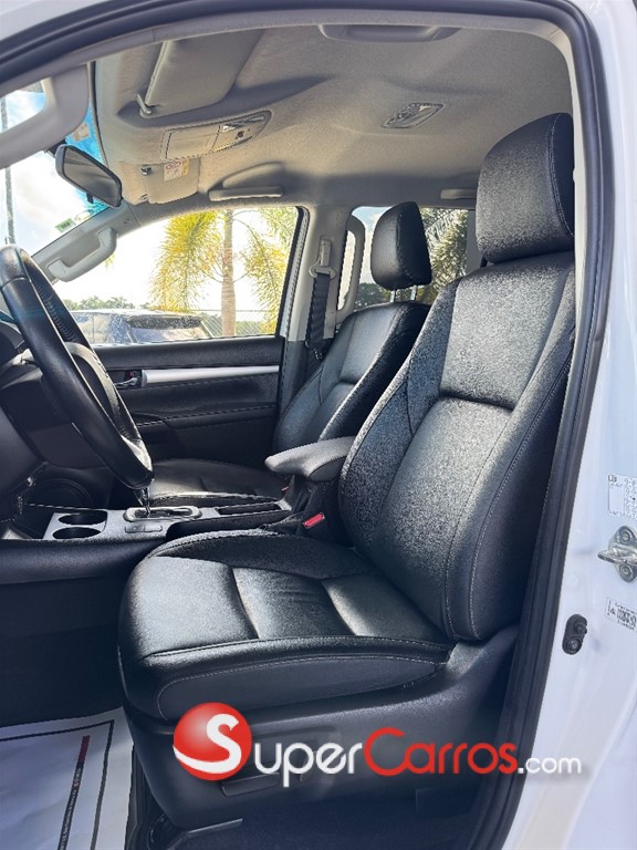 2025 Toyota Hilux SRV — foto 10 / 10