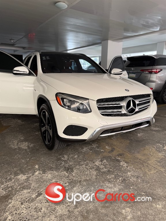 2017 Mercedes-Benz Clase GLC 300 4MATIC — foto 2 / 9