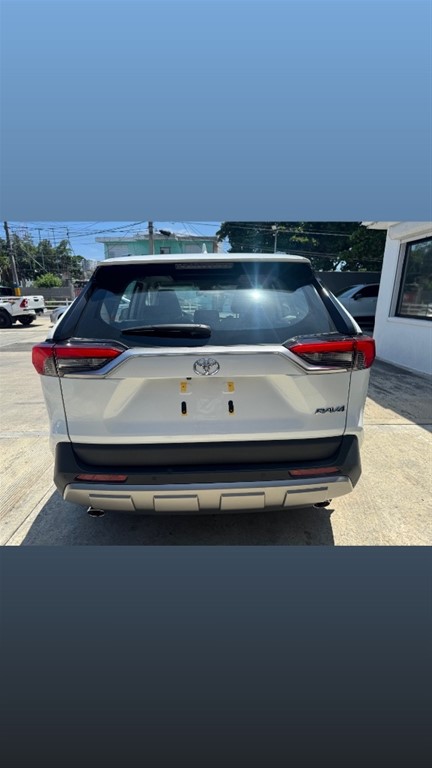 2026 Toyota RAV4 XLE Premium — foto 6 / 12