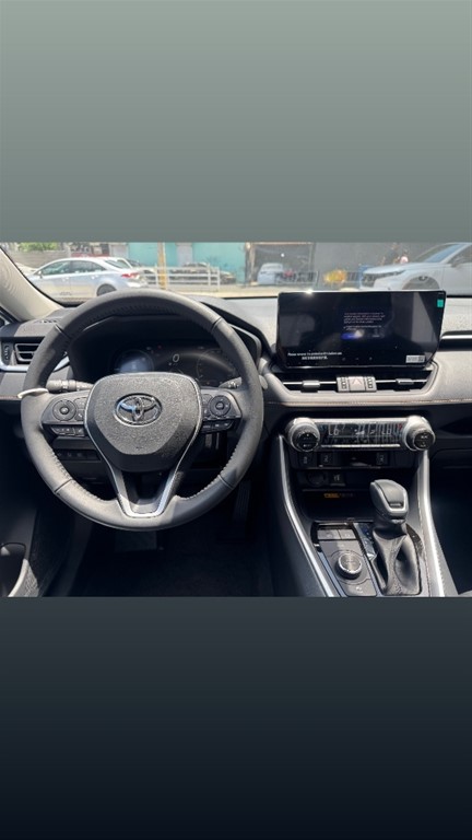 2026 Toyota RAV4 Limited Hybrid — foto 9 / 11