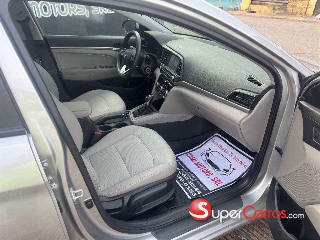2020 Hyundai Elantra SEL — foto 8 / 12