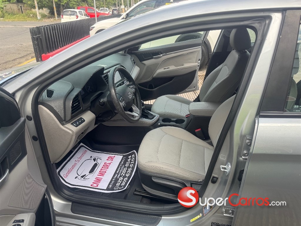 2020 Hyundai Elantra SEL — foto 9 / 12