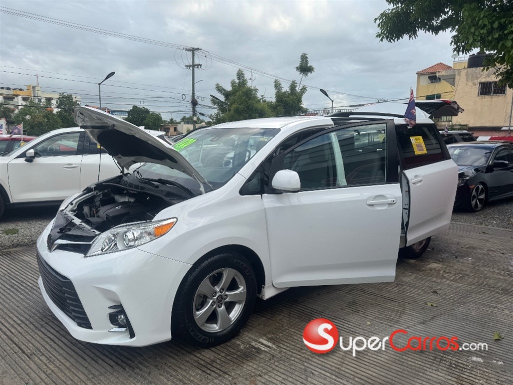 2020 Toyota Sienna LE — foto 7 / 12