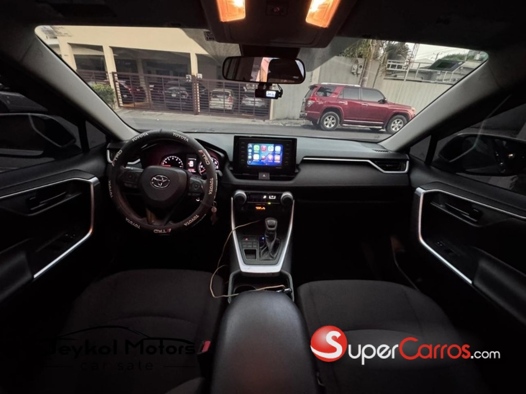 2020 Toyota RAV4 LE — foto 3 / 10