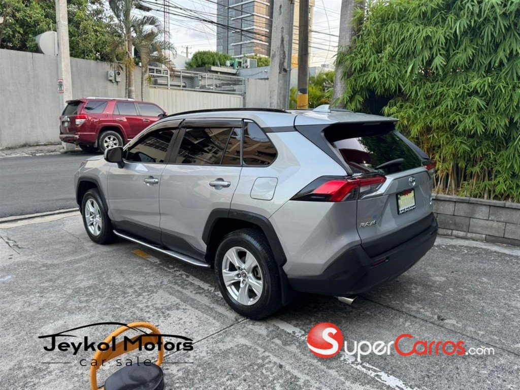 2020 Toyota RAV4 LE — foto 7 / 10