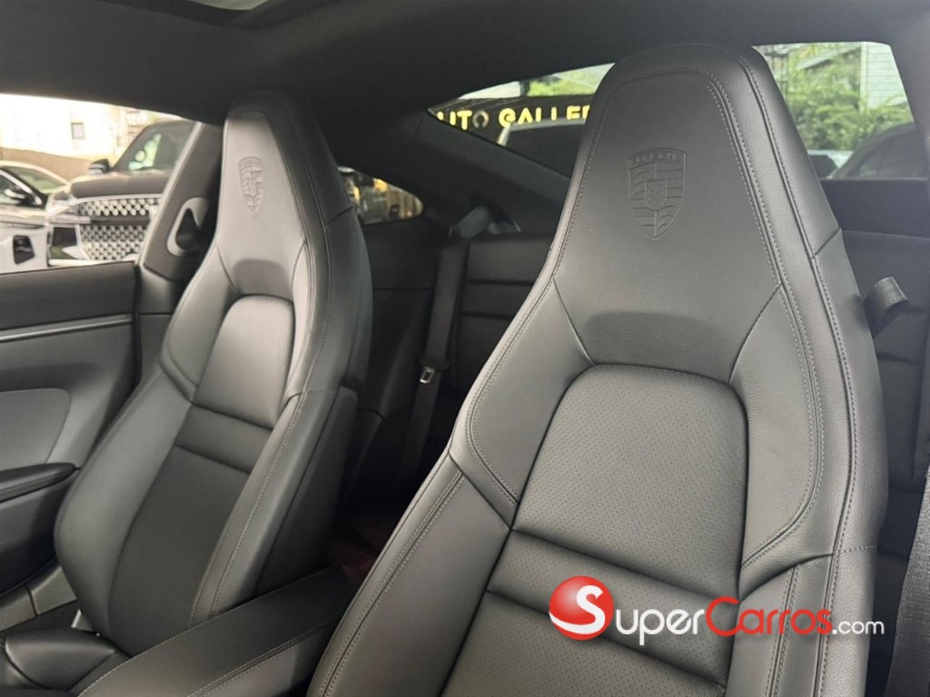 2025 Porsche 911 Carrera — foto 8 / 12