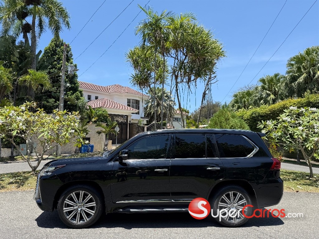 2017 Lexus LX 570 — foto 3 / 10
