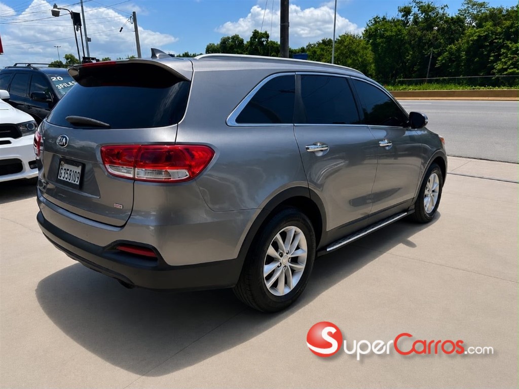 2016 Kia Sorento — foto 5 / 12