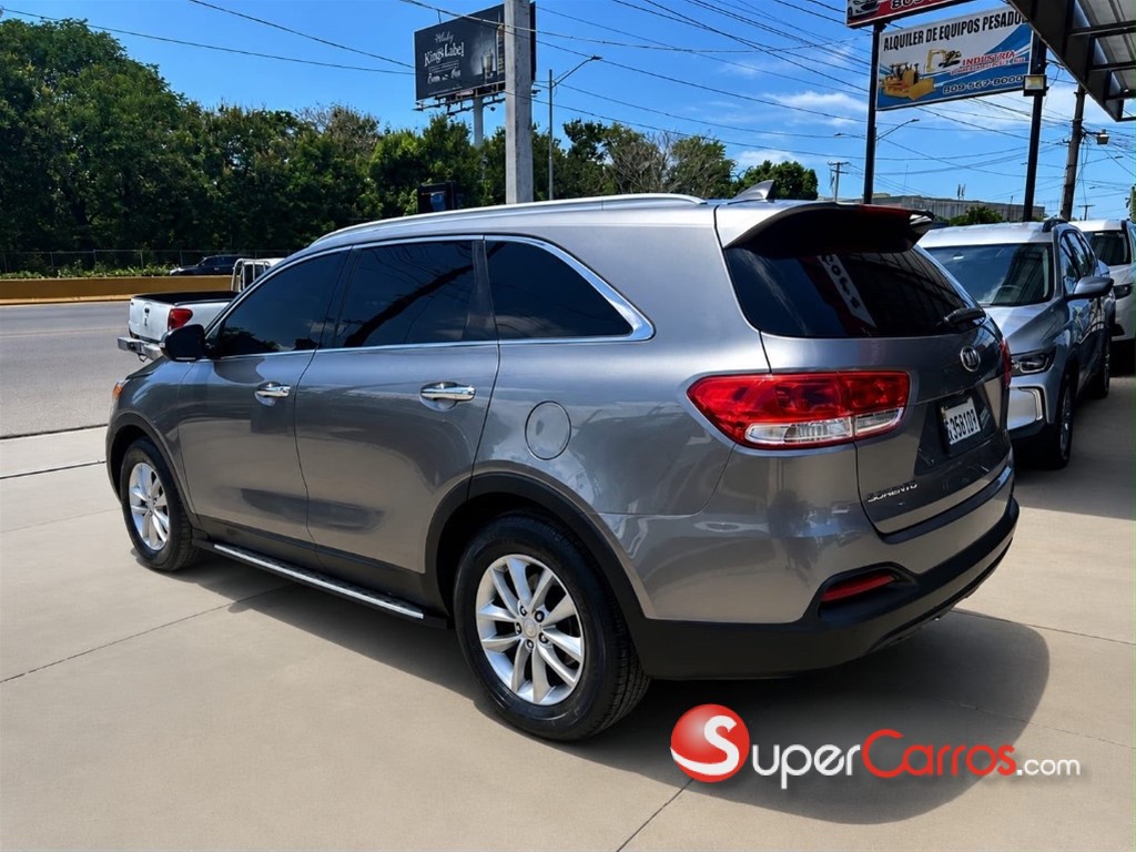 2016 Kia Sorento — foto 7 / 12