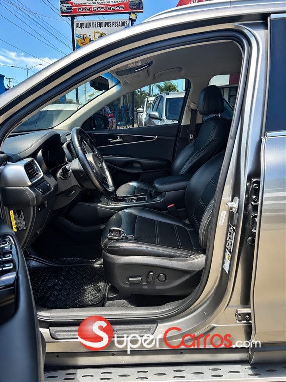 2016 Kia Sorento — foto 8 / 12