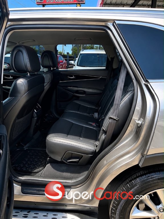 2016 Kia Sorento — foto 9 / 12