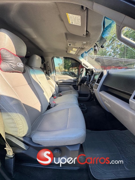 2015 Ford F 150 XLT — foto 9 / 10