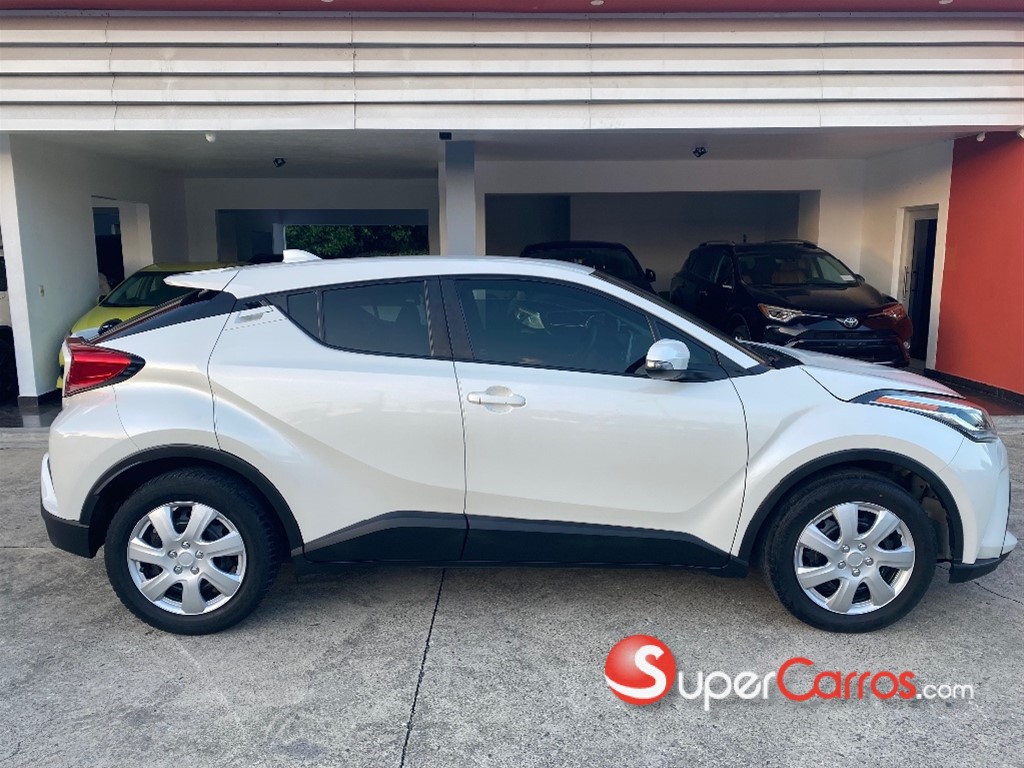 2021 Toyota C-HR — foto 7 / 12