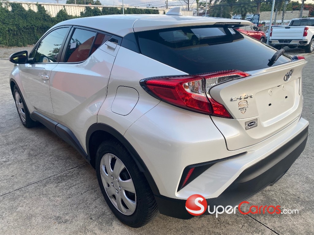 2021 Toyota C-HR — foto 8 / 12