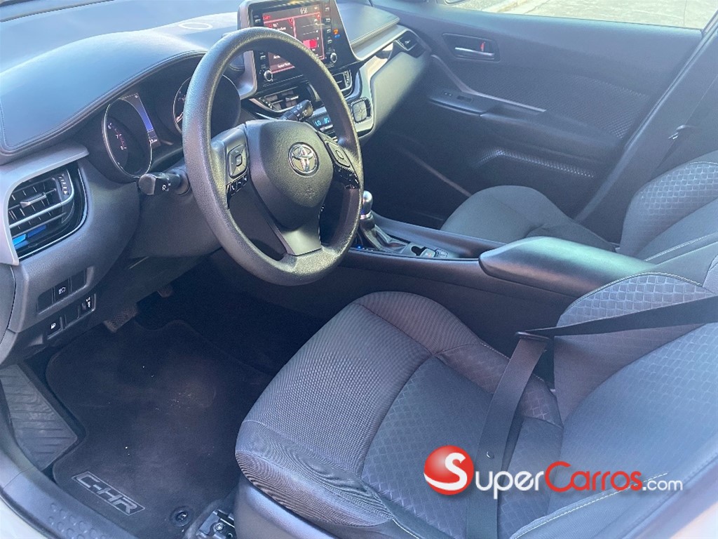 2021 Toyota C-HR — foto 9 / 12