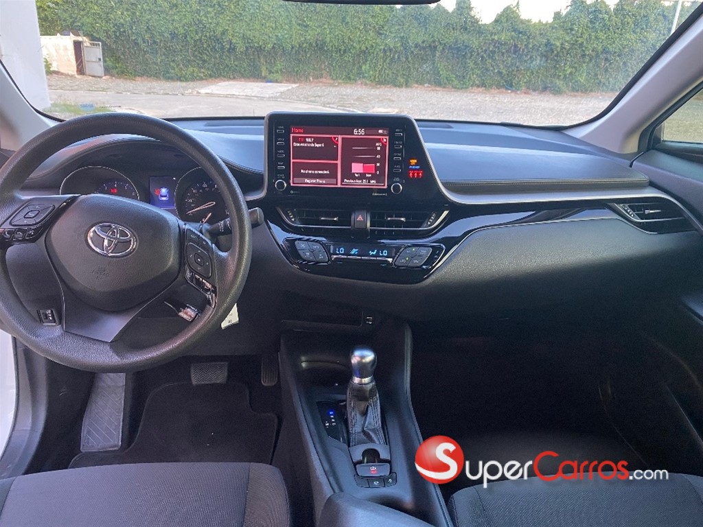 2021 Toyota C-HR — foto 11 / 12